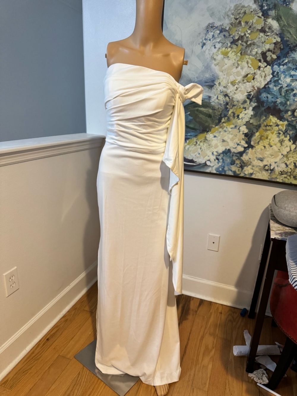Elegant White Strapless Bow-Accent Evening Dress